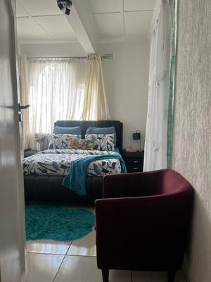 BEDROOM For Rent in Observatory, Johannesburg