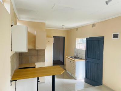 Cottage For Rent in Wychwood, Germiston