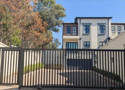 Duplex For Rent in Bryanston, Sandton
