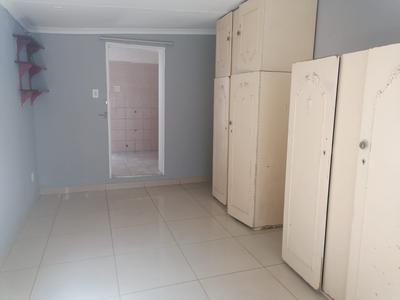 Cottage For Rent in Homestead, Germiston