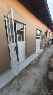 Bachelor Unit  For Rent in Kensington, Johannesburg