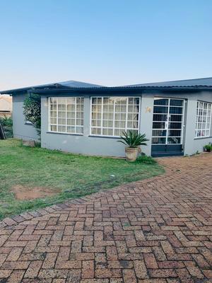 House For Rent in Wychwood, Germiston