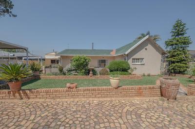 House For Sale in Wychwood, Germiston